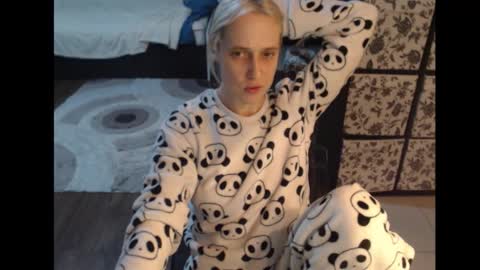 Sasha online show from 10-27-25, 06:01