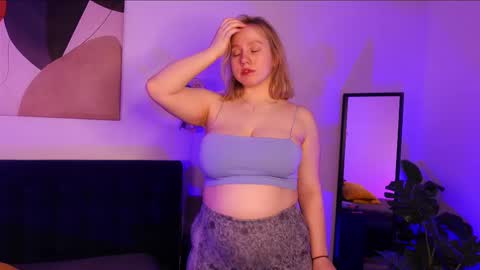 Snapshot of mrsprude chatting on 02-24-25, 05:43 Molly online show from 02-24-25, 05:43