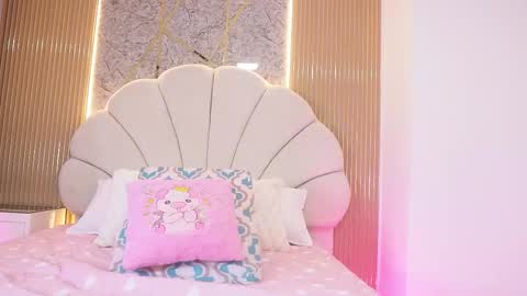 Manuela  online show from 11-07-25, 03:06