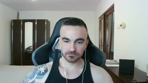 Snapshot of mu5clemania chatting on 12-21-25, 09:05 Victor online show from 12-21-25, 09:05