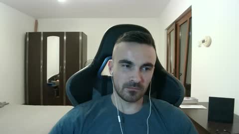 Snapshot of mu5clemania chatting on 12-22-25, 06:49 Victor online show from 12-22-25, 06:49