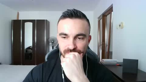 Snapshot of mu5clemania chatting on 01-09-26, 11:35 Victor online show from 01-09-26, 11:35