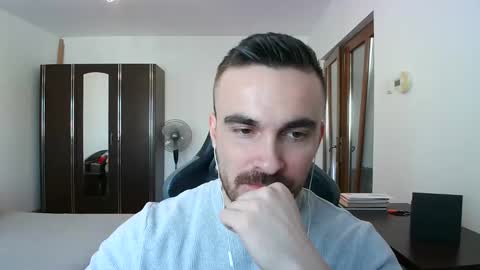 Snapshot of mu5clemania chatting on 01-10-26, 11:56 Victor online show from 01-10-26, 11:56