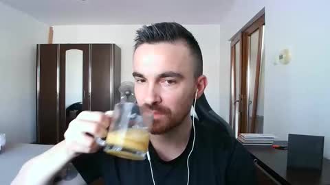 Snapshot of mu5clemania chatting on 01-11-26, 09:14 Victor online show from 01-11-26, 09:14