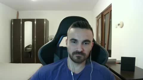 Snapshot of mu5clemania chatting on 01-12-26, 08:14 Victor online show from 01-12-26, 08:14