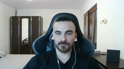 Snapshot of mu5clemania chatting on 01-14-26, 02:12 Victor online show from 01-14-26, 02:12