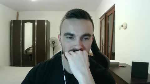 Snapshot of mu5clemania chatting on 01-17-26, 08:01 Victor online show from 01-17-26, 08:01