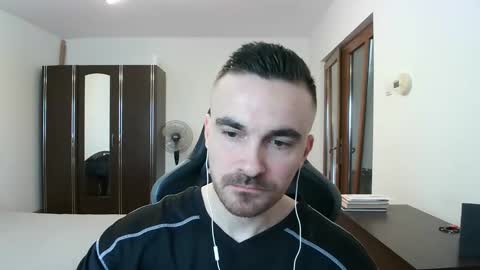 Snapshot of mu5clemania chatting on 02-08-26, 08:40 Victor online show from 02-08-26, 08:40