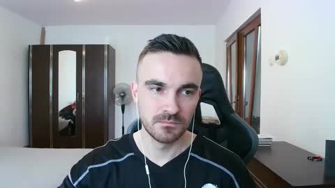 Snapshot of mu5clemania chatting on 02-09-26, 09:35 Victor online show from 02-09-26, 09:35