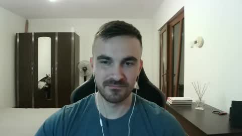 Snapshot of mu5clemania chatting on 02-10-26, 07:29 Victor online show from 02-10-26, 07:29