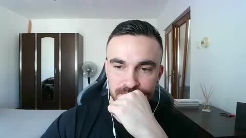 Snapshot of mu5clemania chatting on 02-14-26, 09:28 Victor online show from 02-14-26, 09:28