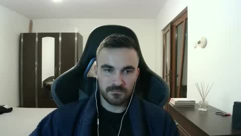 Snapshot of mu5clemania chatting on 02-16-26, 10:17 Victor online show from 02-16-26, 10:17