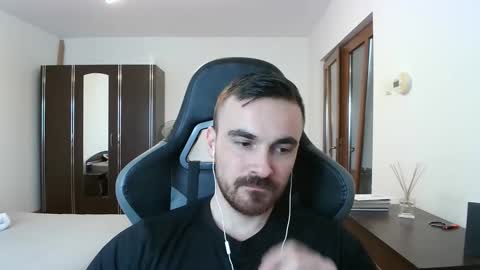 Snapshot of mu5clemania chatting on 02-21-26, 02:18 Victor online show from 02-21-26, 02:18