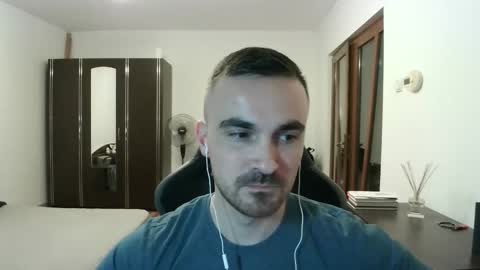 Snapshot of mu5clemania chatting on 02-25-26, 06:50 Victor online show from 02-25-26, 06:50