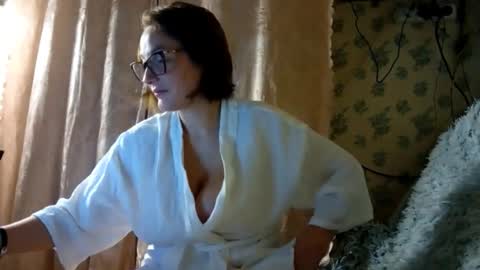 muchoiliness online show from 12-16-25, 09:20