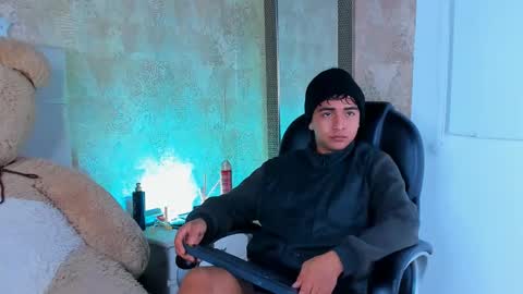 Snapshot of muichiro_tokito1 chatting on 12-22-24, 04:50 muichiro tokito1 online show from 12-22-24, 04:50