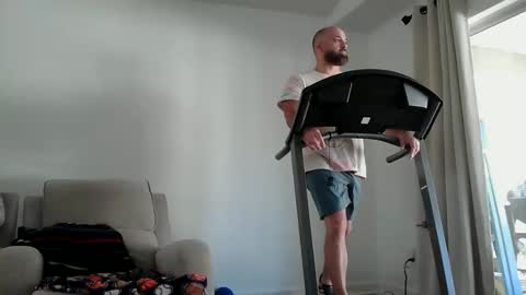 Snapshot of munchies420 chatting on 02-24-26, 02:15 Bearded online show from 02-24-26, 02:15