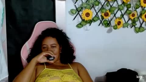 Snapshot of munecaoscura chatting on 10-27-25, 05:33 Mueca Oscura online show from 10-27-25, 05:33
