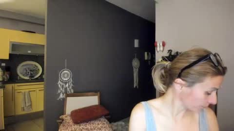 LOVELY JULIA  Peter DAY online show from 01-30-25, 07:37