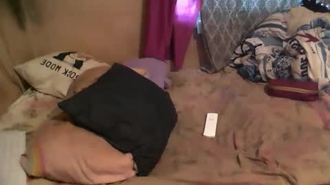 Snapshot of munniegalz1 chatting on 02-04-26, 07:25 your angel online show from 02-04-26, 07:25