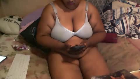 Snapshot of munniegalz1 chatting on 02-06-26, 06:44 your angel online show from 02-06-26, 06:44