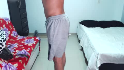 Snapshot of muscle_man1 chatting on 12-09-24, 11:45 Mike online show from 12-09-24, 11:45