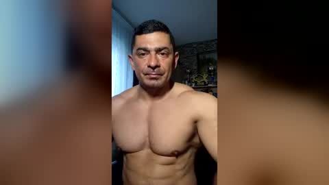 Snapshot of musclebredon chatting on 06-12-26, 06:12 BRENDON online show from 06-12-26, 06:12