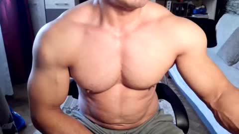 Snapshot of musclebredon chatting on 06-21-26, 08:39 BRENDON online show from 06-21-26, 08:39