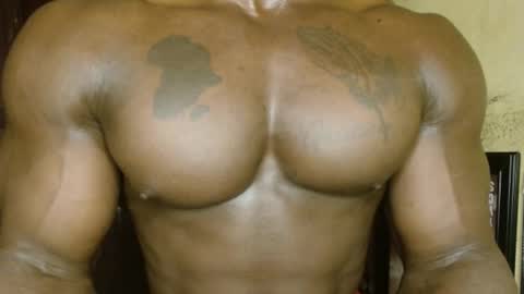 Snapshot of musclegodsammy23 chatting on 02-12-26, 02:12 musclegod23 online show from 02-12-26, 02:12