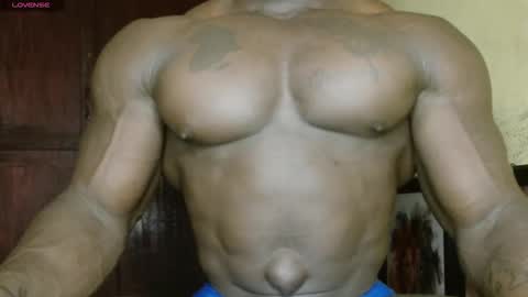 Snapshot of musclegodsammy23 chatting on 02-21-26, 02:40 musclegod23 online show from 02-21-26, 02:40