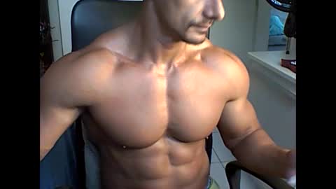 Snapshot of muscleoss chatting on 01-08-25, 08:18 muscleoss online show from 01-08-25, 08:18