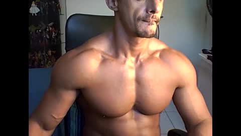Snapshot of muscleoss chatting on 01-10-25, 09:31 muscleoss online show from 01-10-25, 09:31