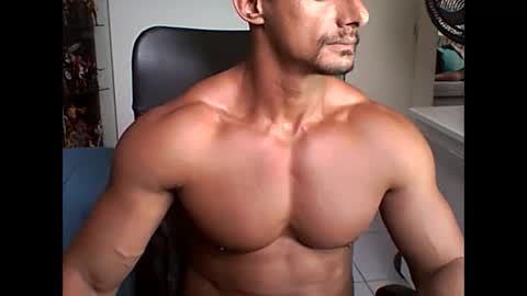 Snapshot of muscleoss chatting on 01-16-25, 08:36 muscleoss online show from 01-16-25, 08:36