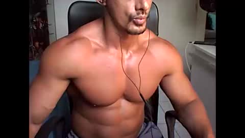 Snapshot of muscleoss chatting on 01-21-25, 08:00 muscleoss online show from 01-21-25, 08:00