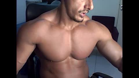 Snapshot of muscleoss chatting on 11-18-25, 11:37 muscleoss online show from 11-18-25, 11:37