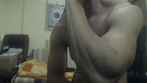 Snapshot of musculargod chatting on 12-15-24, 09:20 SexyMuscled online show from 12-15-24, 09:20