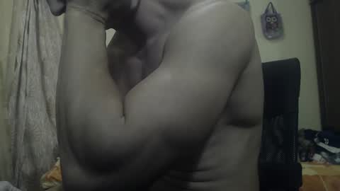 Snapshot of musculargod chatting on 12-28-24, 07:54 SexyMuscled online show from 12-28-24, 07:54