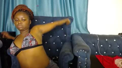 Snapshot of muse_melanin chatting on 02-08-26, 01:42 Milly online show from 02-08-26, 01:42