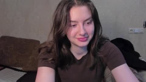 Snapshot of muuur_fam1 chatting on 11-28-25, 08:44 HEY online show from 11-28-25, 08:44