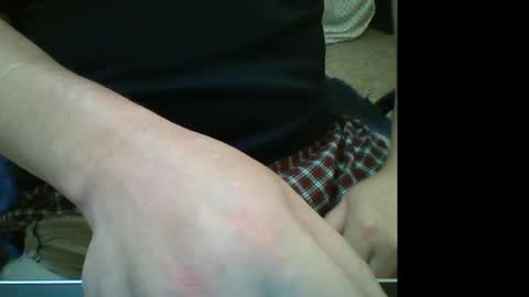 Snapshot of muzicdaddy4200 chatting on 11-18-25, 05:12 SubDaddy420 online show from 11-18-25, 05:12