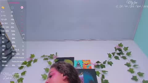 Snapshot of mxsshoney chatting on 10-31-25, 09:32 Sara IG online show from 10-31-25, 09:32