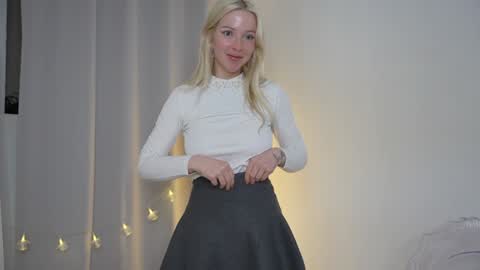 STELLA  Im here today online show from 01-16-25, 05:01