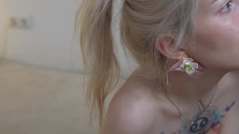 STELLA  Im here today online show from 01-26-25, 05:34