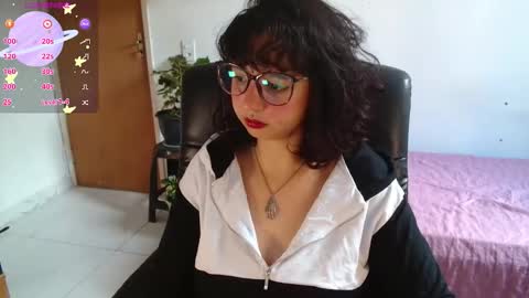 Snapshot of myamillor chatting on 10-22-25, 11:10 myamillor online show from 10-22-25, 11:10