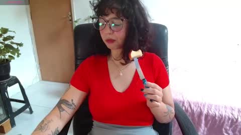 Snapshot of myamillor chatting on 10-28-25, 01:03 myamillor online show from 10-28-25, 01:03