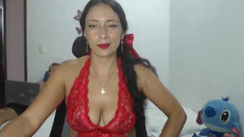 Snapshot of myc_sw_couple chatting on 12-05-24, 09:17 mary and charlie online show from 12-05-24, 09:17