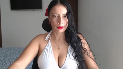 Snapshot of myc_sw_couple chatting on 10-06-25, 02:47 mary and charlie online show from 10-06-25, 02:47