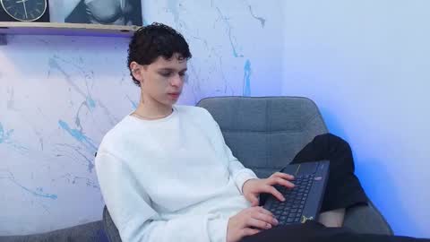 Mykel   online show from 11-05-25, 02:39