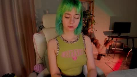 MylaFlores online show from 10-12-25, 03:38