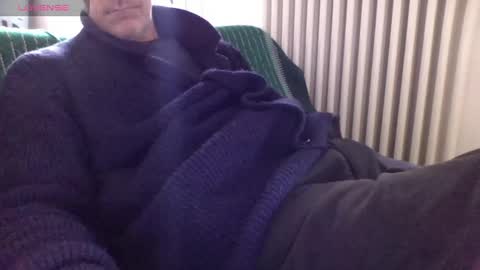 Snapshot of mynakedbeach chatting on 01-21-25, 10:41 Bi sexy guy lovense hush is on private is open or password show tip if you like. online show from 01-21-25, 10:41